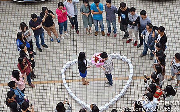 Photo of Man spends £50,000 on iPhone 6s to propose to girlfriend – she says no