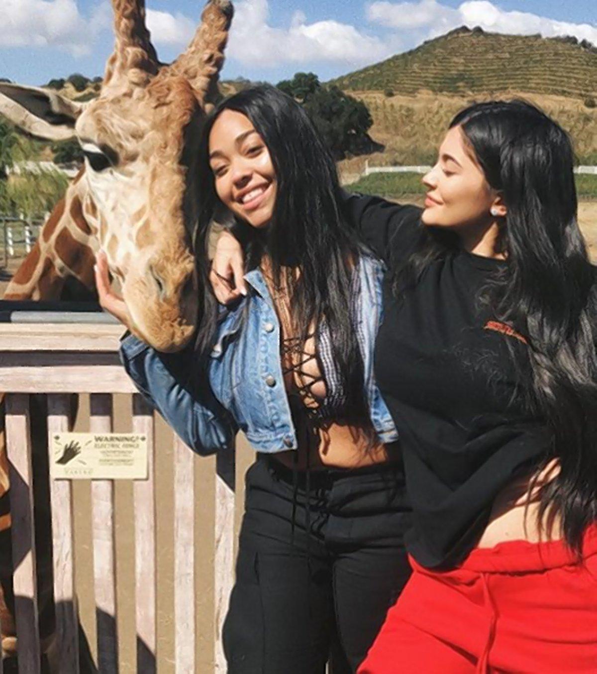 Photo of Photos: Kylie Jenner Is Pregnant But Her Stomach Is Still Flat