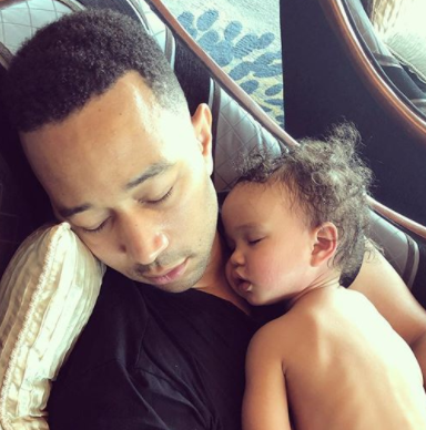 Photo of This Photo Of John Legend Cradling His Daughter Is Adorable!