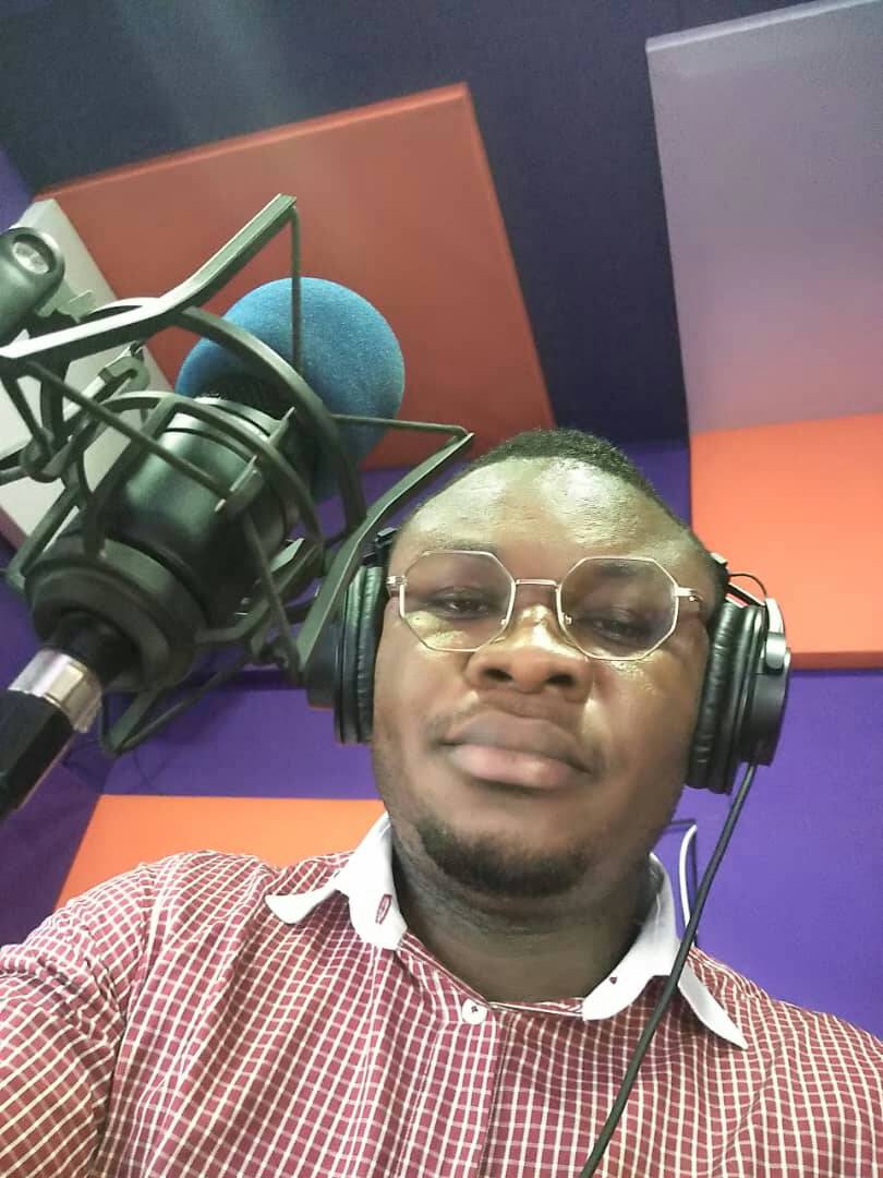 Photo of Osofo Kyiri Abosom Chases Radio Presenter
