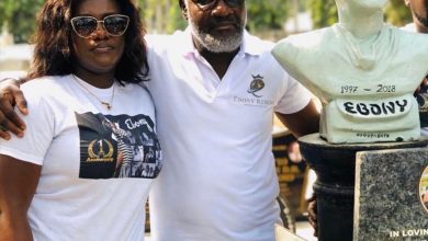 Photo of Ebony Reigns’ Father And Sister Visits Her Tomb At Osu Cemetery To Mark 2 Years Of Her Death