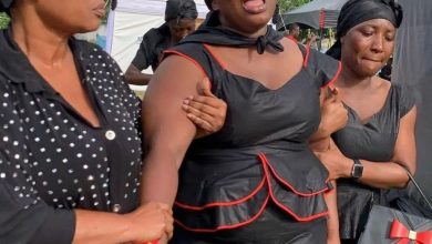 Photo of Gloria Sarfo Grieves At Her Late Mum’s Funeral (+Photos)