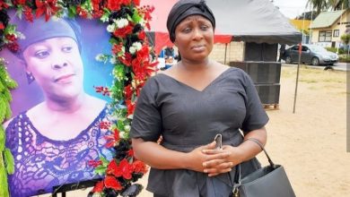 Photo of People Don’t Understand My Plight – Gloria Sarfo Mourns The Death Of Her Mother And The Woman Who Acted As Her Mother In The Efiewura TV Series