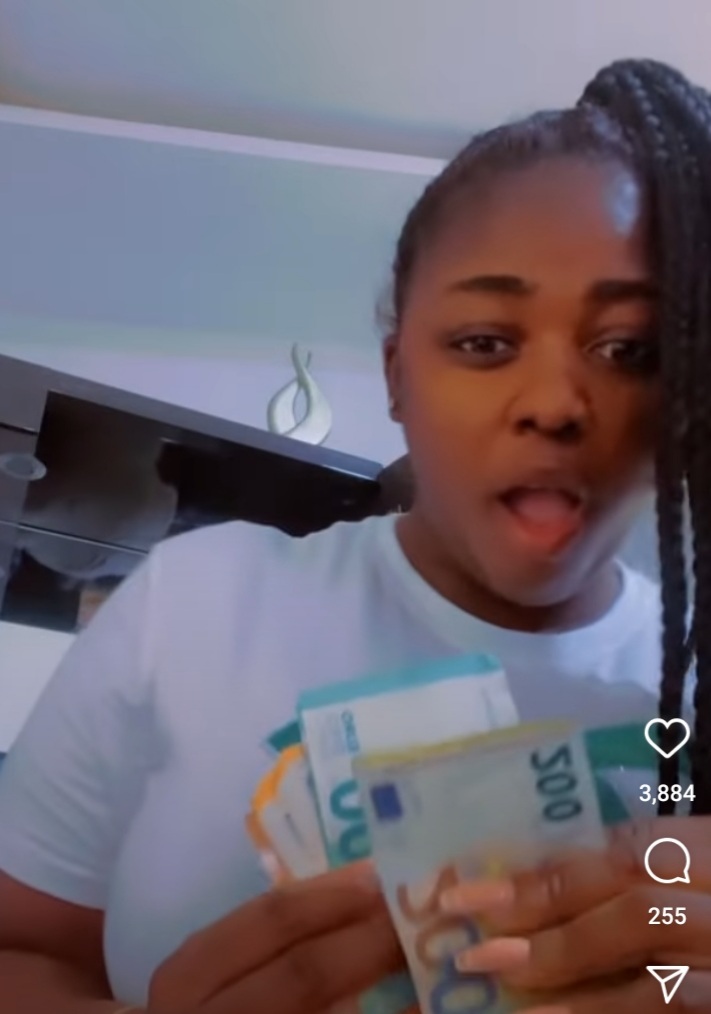 Tracey Boakye showing off euros