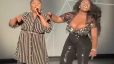 Photo of Sista Afia And Her Mother Thrill Patrons Of Ghana Entertainment Awards USA 2022 As They Perform Together (Video)