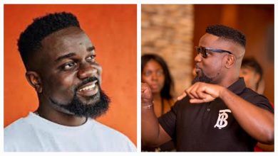 Photo of I Never Had A Thought Of Smoking Cigars But Look At Me Now – Sarkodie Confesses