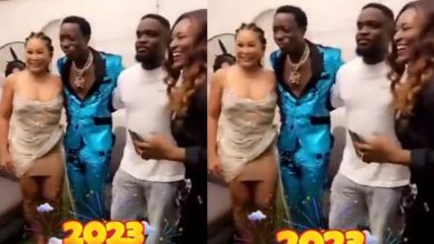 Photo of Sarkodie’s Decision To Pull His Wife, Tracy From The Side Of Michael Blackson During A Photo Shoot Has Got Social Media Users Talking